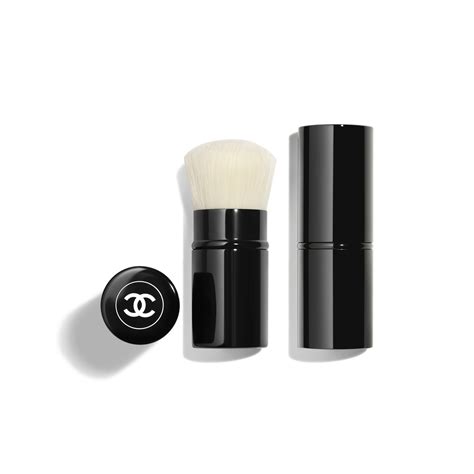 les pinceaux de chanel retractable kabuki brush